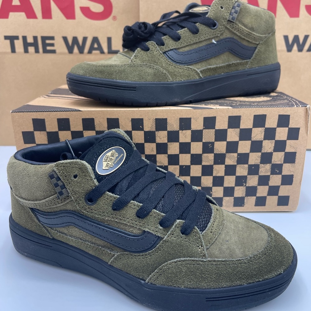 Vans Men’s Zahba Mid
Beatrice Domond Dark Olive Sneakers
VN000CBSDOL - Picture 14 of 16